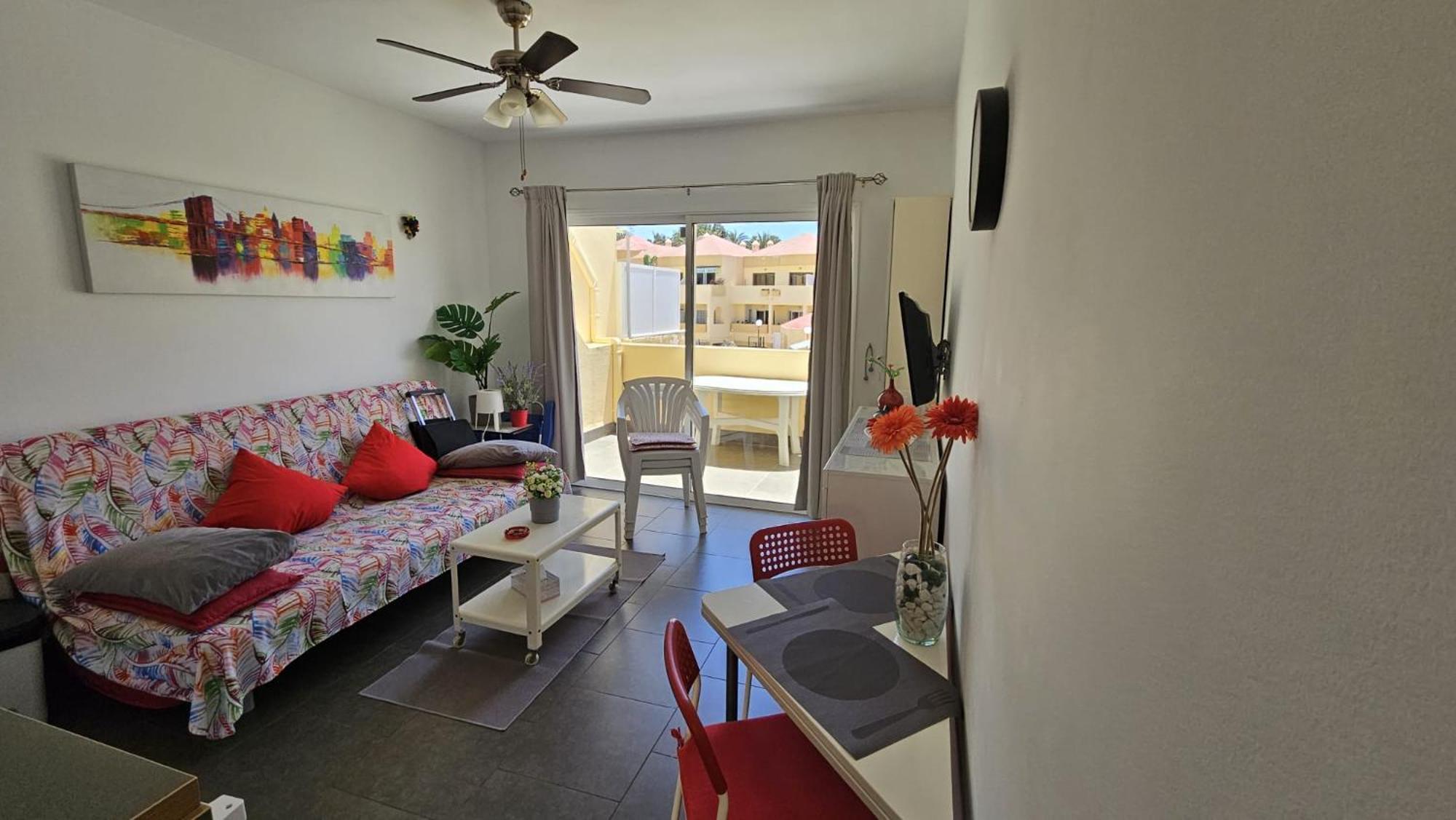 Cozy And Sunny With Everything Need, Great Location Apartment *
