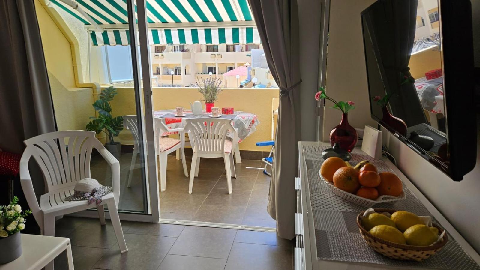 Cozy And Sunny With Everything Need, Great Location Costa Adeje (Tenerife)
