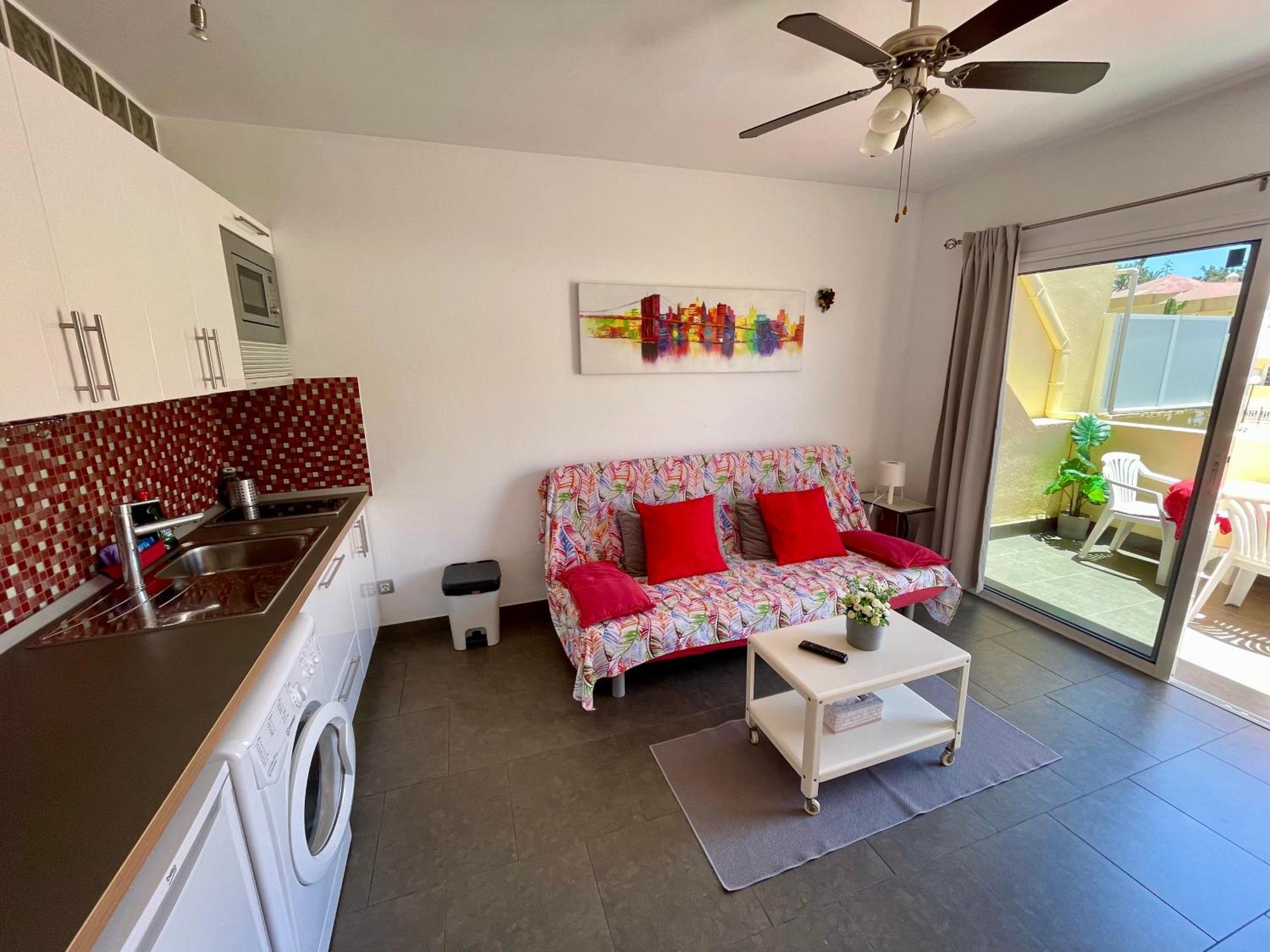 Apartment Cozy And Sunny With Everything Need, Great Location