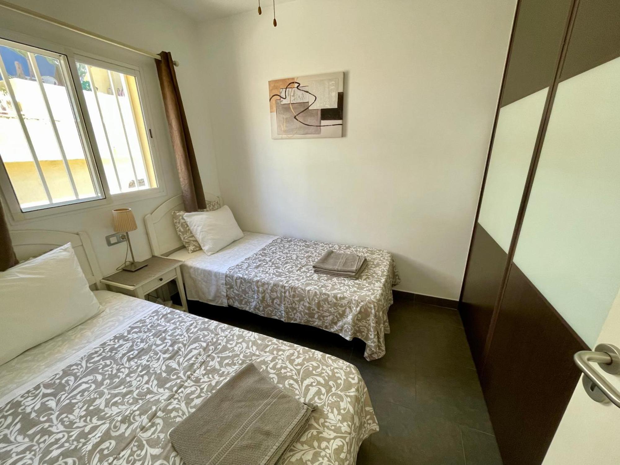 Apartment Cozy And Sunny With Everything Need, Great Location *